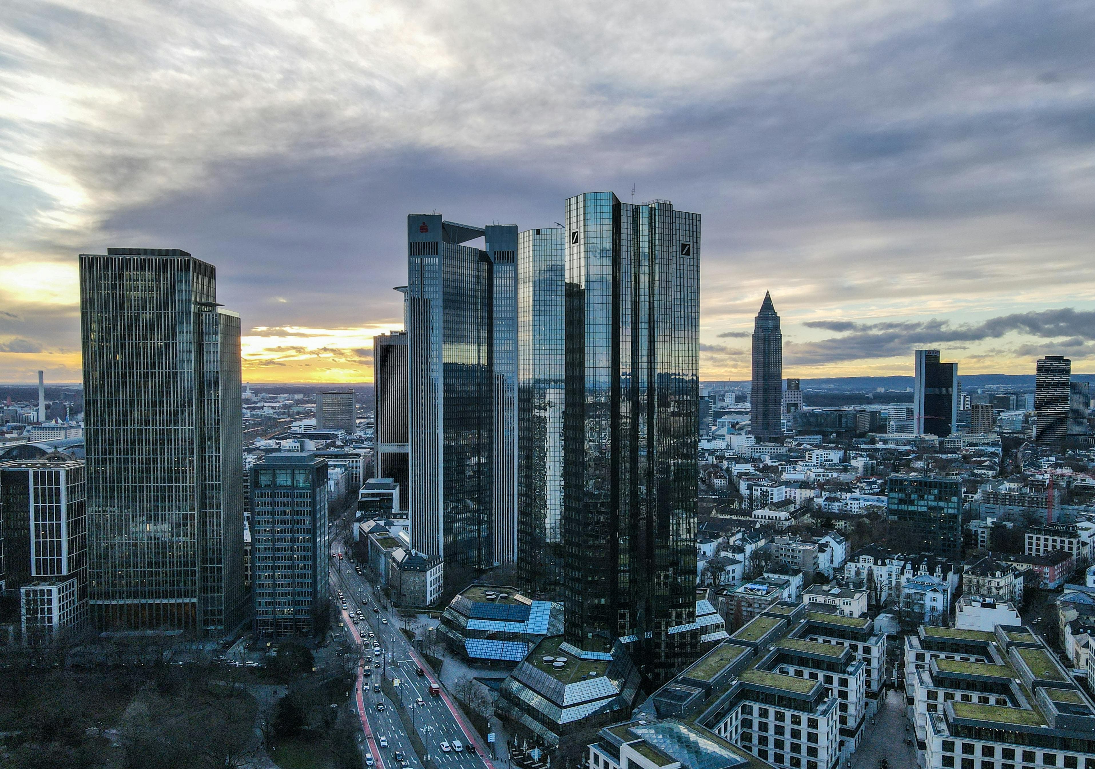 Panorama corporativo y financiero